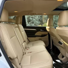 Toyota Highlander 2019