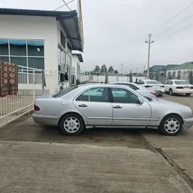 Mercedes-Benz E320 1996