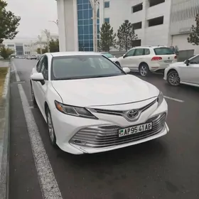 Toyota Camry 2019