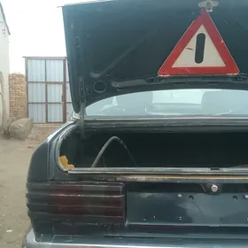 Mercedes-Benz 560-Class 1989