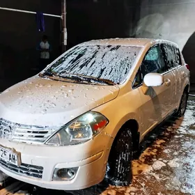 Nissan Versa 2012