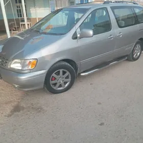 Toyota Sienna 2002