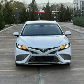 Toyota Camry 2021