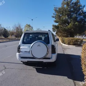 Mitsubishi Pajero 2003