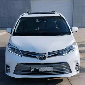 Toyota Sienna 2019