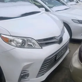 Toyota Sienna 2019