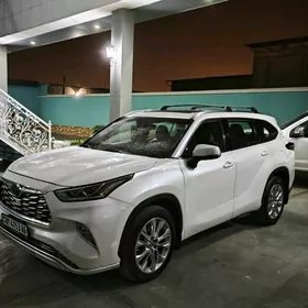 Toyota Highlander 2021
