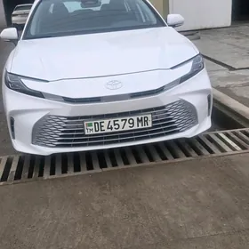 Toyota Camry 2025