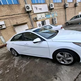 Hyundai Elantra 2022