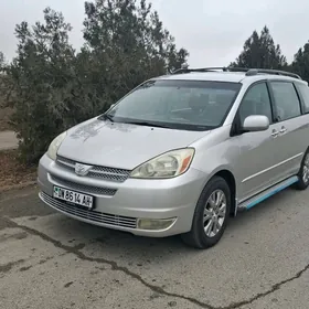 Toyota Sienna 2004