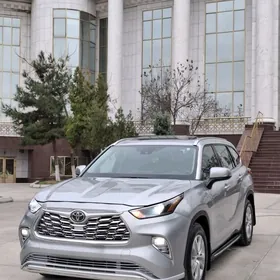 Toyota Highlander 2021