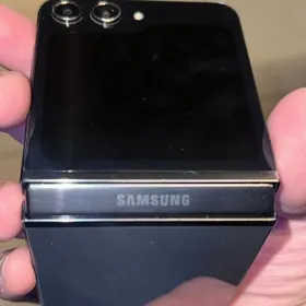 Samsung Z Flip 5
