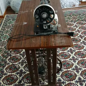 Швейная машинка