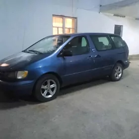 Toyota Sienna 1999