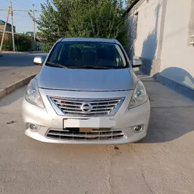 Nissan Versa 2012