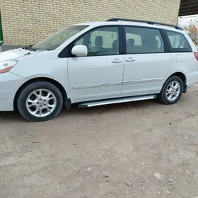 Toyota Sienna 2004
