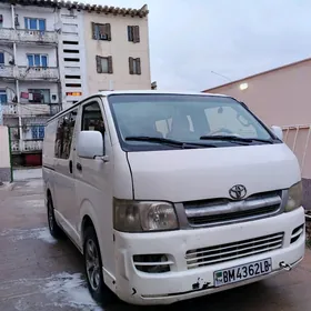Toyota Hiace 2005