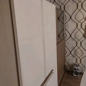 ПРОДАМ  ШИФОНЬЕР.