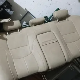 Toyota Avalon polno salon 2005