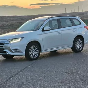 Mitsubishi Outlander 2023