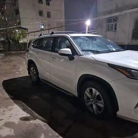 Toyota Highlander 2021