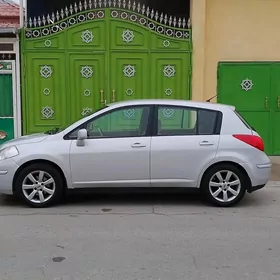 Nissan Tiida 2010