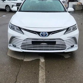 Toyota Camry Hybrid 2021