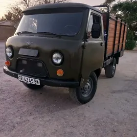 UAZ 452 1980