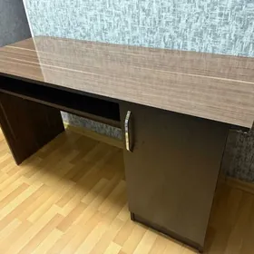 офисный- компьютерный стол