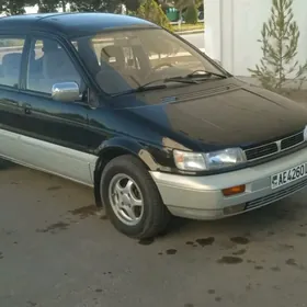Mitsubishi Chariot 1993