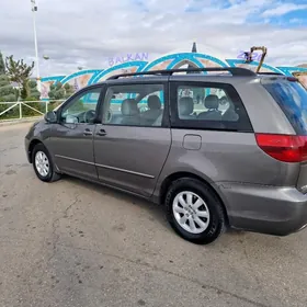 Toyota Sienna 2004
