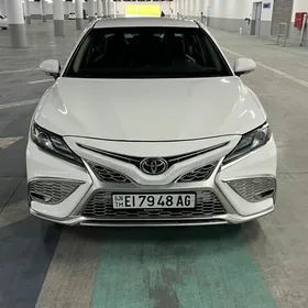 Toyota Camry 2021