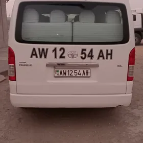 Toyota Hiace 2013