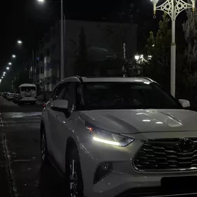 Toyota Highlander 2021