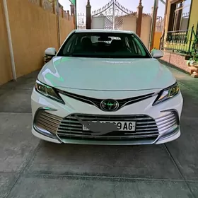 Toyota Camry 2021