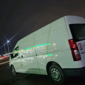 Toyota Hiace 2022