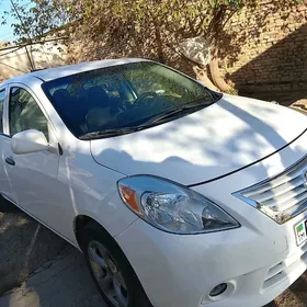 Nissan Versa 2011