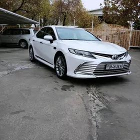 Toyota Camry 2021