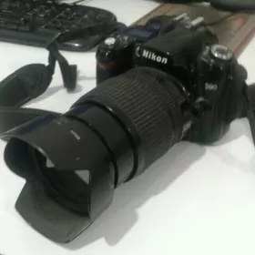 Nikon 90