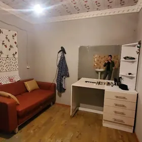 Mebil aynasy bilen diwany bile