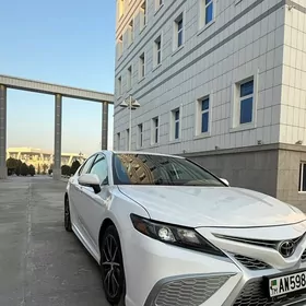 Toyota Camry 2021