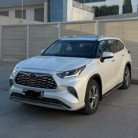 Toyota Highlander 2021