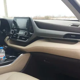 Toyota Highlander 2021