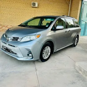 Toyota Sienna 2018