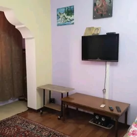 8мкр, 2этаж, 1 комната, хозяин