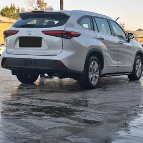 Toyota Highlander 2021