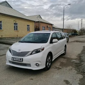 Toyota Sienna 2011