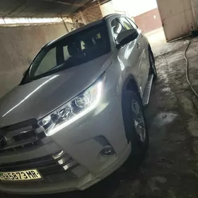 Toyota Highlander 2019