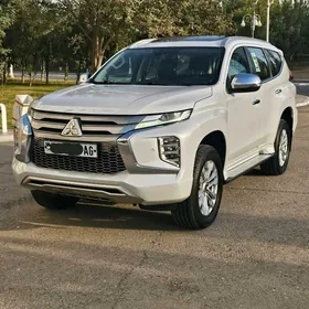 Mitsubishi Pajero 2020