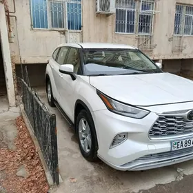 Toyota Highlander 2021